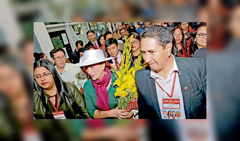 Advierten que Verónika Mendoza arriesga el 2021 por alianza con Cerrón Advierten que Verónika Mendoza arriesga el 2021 por alianza con Cerrón