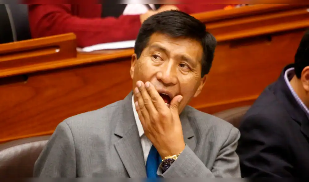 Mamani confesó a fiscal que Congreso le instaló software para grabar conversaciones Mamani confesó a fiscal que Congreso le instaló software para grabar conversaciones