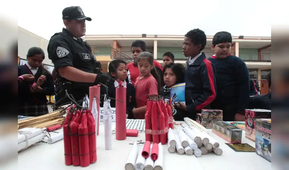 Fiscalía pide a los escolares que denuncien la venta ilegal de pirotécnicos Fiscalía pide a los escolares que denuncien la venta ilegal de pirotécnicos