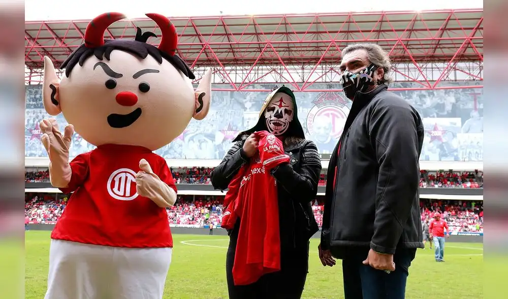 Toluca le rinde homenaje a La Parka en partido contra Necaxa