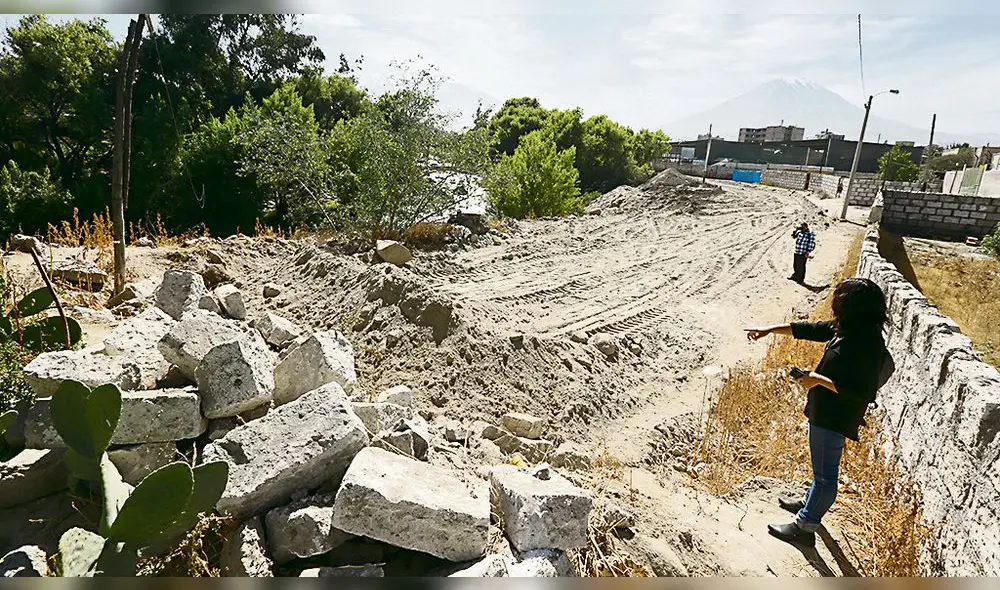 inconcluso. Adoquines fueron comprados para terminar malecón del río Chili en 2017.