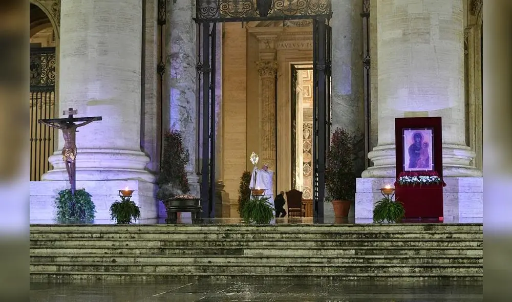 El papa insta al mundo a "remar juntos" contra la pandemia de coronavirus. Foto: EFE/AFP. El papa insta al mundo a "remar juntos" contra la pandemia de coronavirus. Foto: EFE/AFP.