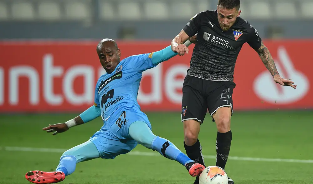 LDU y Binacional juegan en el Estadio Rodrigo Paz Delgado de Quito. Foto: AFP