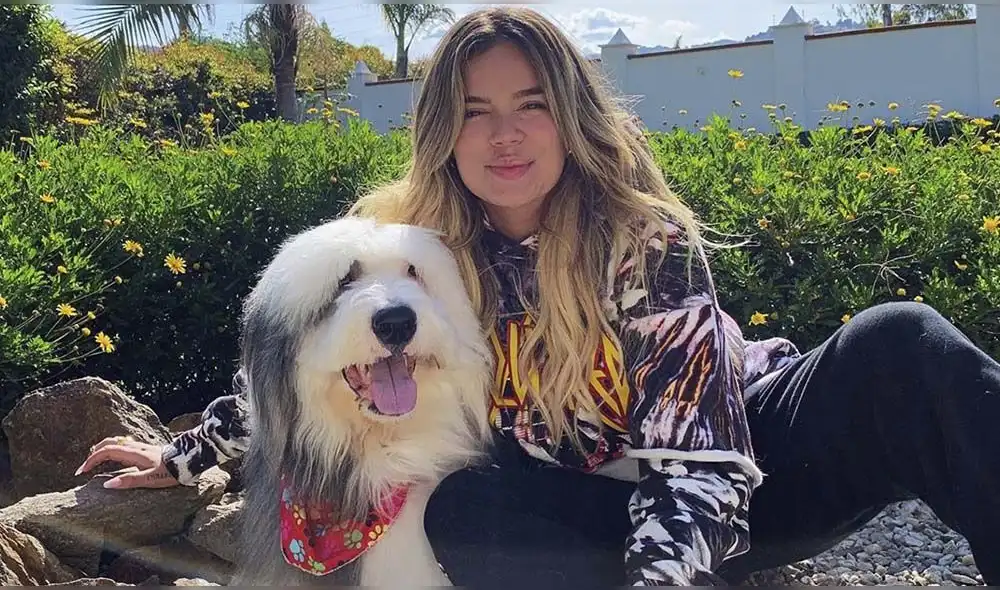 Karol G recibe linda sorpresa durante concierto en Medellín