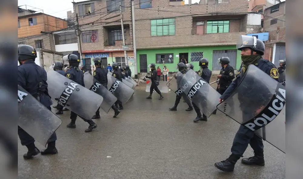 Vecinos de Carabayllo bloquearon la entrada de Canta exigiendo agua [FOTOS]