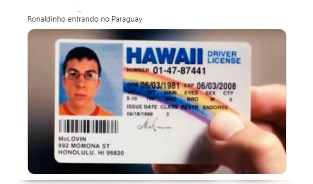 Ronaldinho es víctima d divertidos memes tras usar identificación falsa en Paraguay.