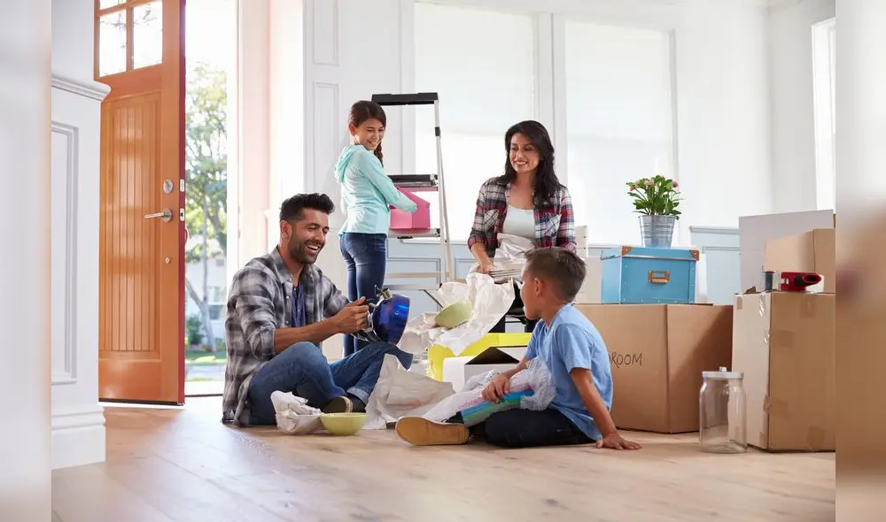 Hispanic Family Moving Into New Home