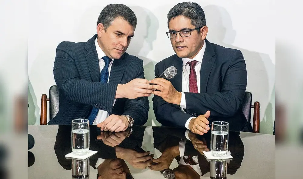 Prosecutors Rafael Vela (L) and Jose Domingo Perez talk during a press conference in Lima on January 1, 2019. - Attorney General Pedro Gonzalo Chavarry announced on Monday, four hours from the end of the year, that he was cancelling the appointment of prosecutors on the investigation into corruption involving Brazilian construction giant Odebrecht. (Photo by ERNESTO BENAVIDES / AFP) Prosecutors Rafael Vela (L) and Jose Domingo Perez talk during a press conference in Lima on January 1, 2019. - Attorney General Pedro Gonzalo Chavarry announced on Monday, four hours from the end of the year, that he was cancelling the appointment of prosecutors on the investigation into corruption involving Brazilian construction giant Odebrecht. (Photo by ERNESTO BENAVIDES / AFP)