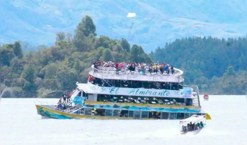 Se hunde barco con 170 personas, la mayoría turistas, en Guatapé Se hunde barco con 170 personas, la mayoría turistas, en Guatapé