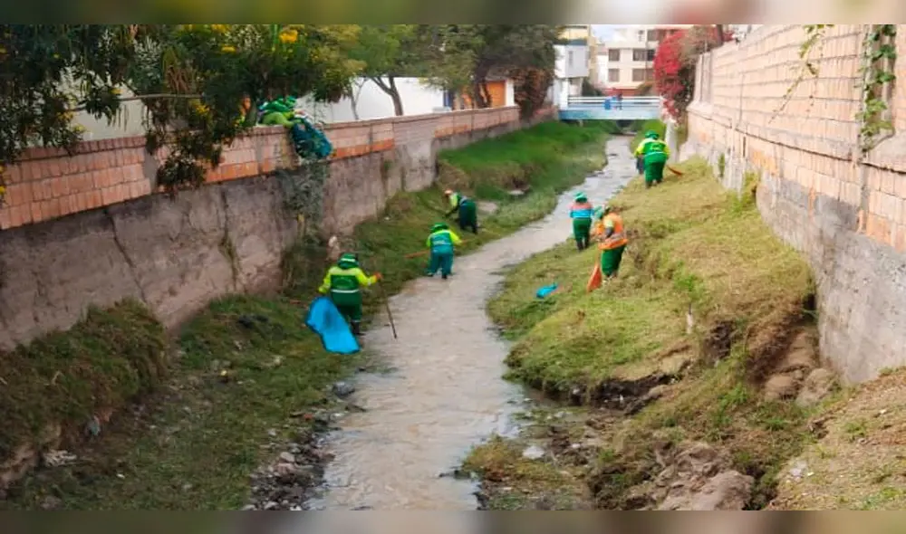 Recogen tres toneladas de basura en torrentera Chullo.