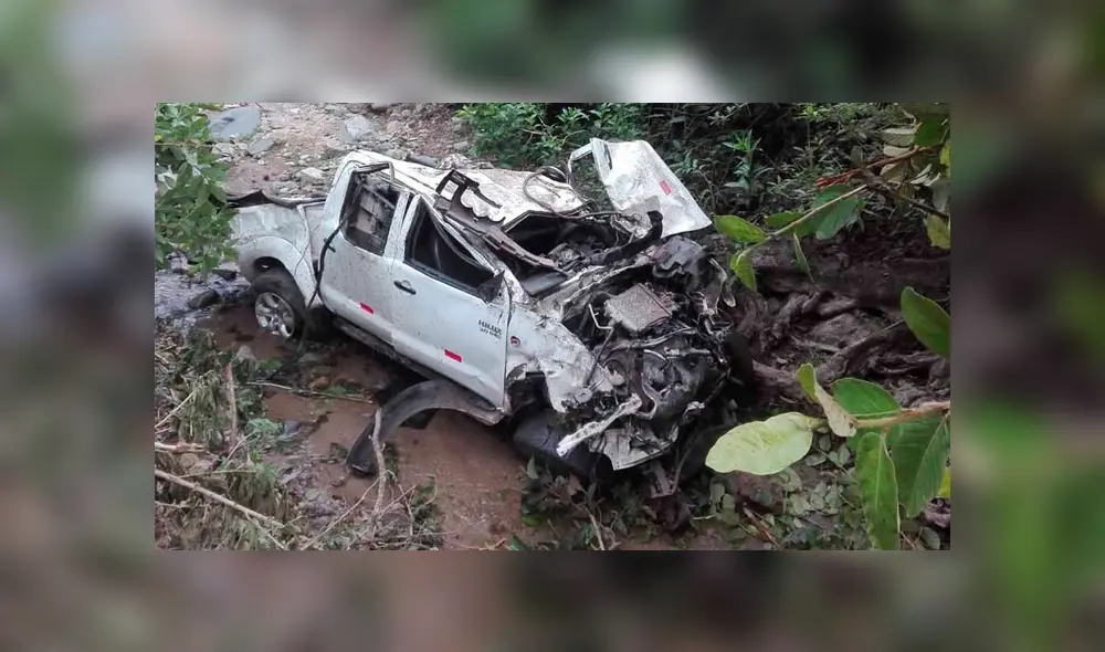 Camioneta se despistó hacia abismo en localidad de Piura y deja al menos 7 muertos. Foto: El regional Piura Camioneta se despistó hacia abismo en localidad de Piura y deja al menos 7 muertos. Foto: El regional Piura