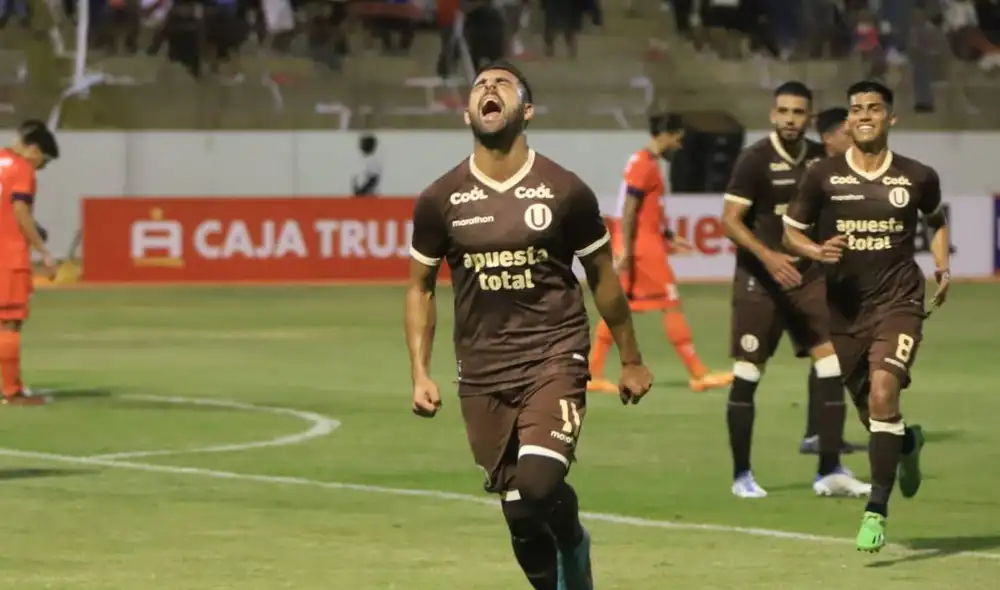 Universitario le amargó la fiesta a la César Vallejo y ganó en la Noche Poeta. Foto: GLR//Clinton Medina