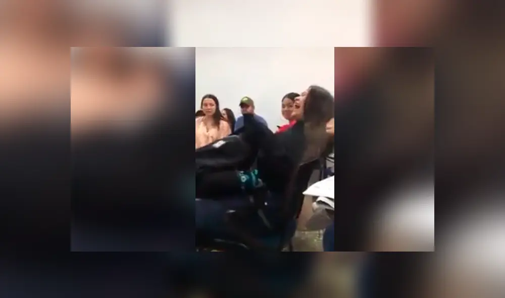 Facebook viral: chica sufre ‘ataque de risa’ en plena clase y su amiga hace algo insólito para calmarla Facebook viral: chica sufre ‘ataque de risa’ en plena clase y su amiga hace algo insólito para calmarla