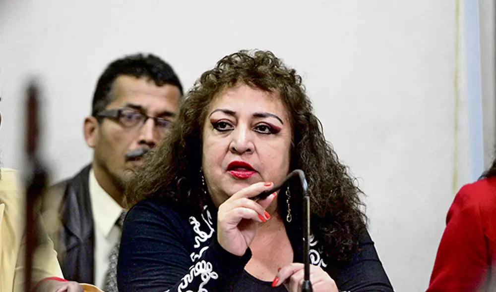 Postura. Abogada Elizabeth Carmona alista denuncia. Postura. Abogada Elizabeth Carmona alista denuncia.