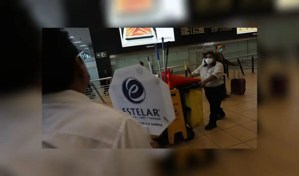 Pasajeros que lleguen de países señalados por el gobierno deberán permanecer en aislamiento domiciliario por 14 días. (Foto: Jorge Cerdán) Pasajeros que lleguen de países señalados por el gobierno deberán permanecer en aislamiento domiciliario por 14 días. (Foto: Jorge Cerdán)