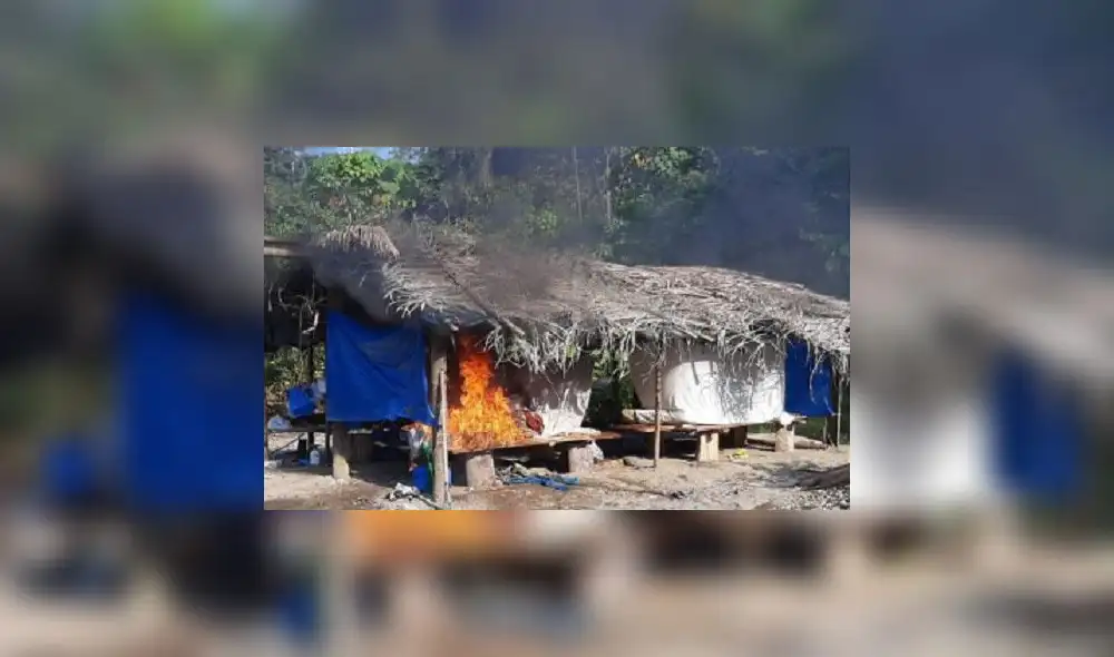 Cinco campamentos donde pernoctaban los mineros ilegales, fueron destruidos. Foto: PNP Cinco campamentos donde pernoctaban los mineros ilegales, fueron destruidos. Foto: PNP