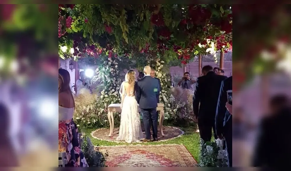 Juliana Oxenford deleitó en su matrimonio con interpretación de famosas canciones [VIDEO]