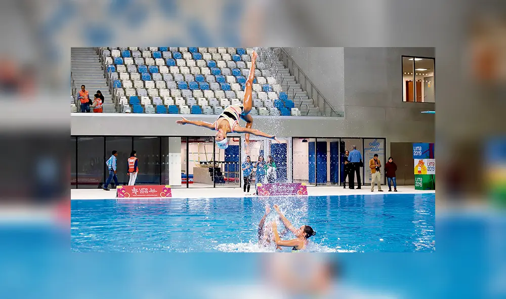 Acrobacia. Nuestras compatriotas entrenan diariamente, en la piscina de Campo de Marte, diversas piruetas que son parte de su rutina para los Panamericanos Lima 2019. Acrobacia. Nuestras compatriotas entrenan diariamente, en la piscina de Campo de Marte, diversas piruetas que son parte de su rutina para los Panamericanos Lima 2019.