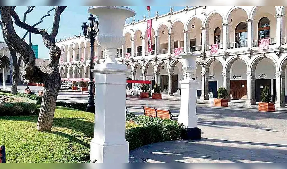 Sin consulta. Florones de cuatro esquinas fueron pintadas. Sin consulta. Florones de cuatro esquinas fueron pintadas.