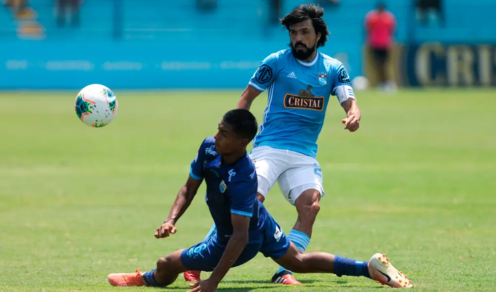 Jugadores del fútbol peruano tendrán que jugar con mascarillas por el coronavirus. Foto: Grupo La República