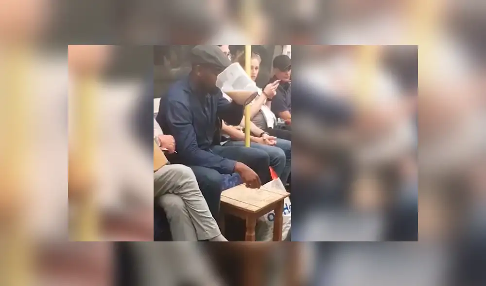 El osado hombre no tuvo mejor idea que preparar sus alimentos para aprovechar su largo viaje en el transporte público.