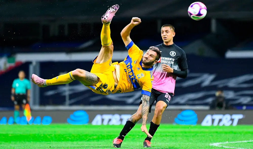 Cruz Azul choca con Tigres en el Estadio Azteca por la Liga MX. Foto: Twitter La Afición Cruz Azul choca con Tigres en el Estadio Azteca por la Liga MX. Foto: Twitter La Afición