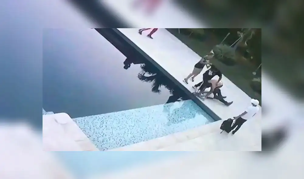 Sujetos agreden y lanzan a una piscina a hombre con discapacidad [VIDEO]