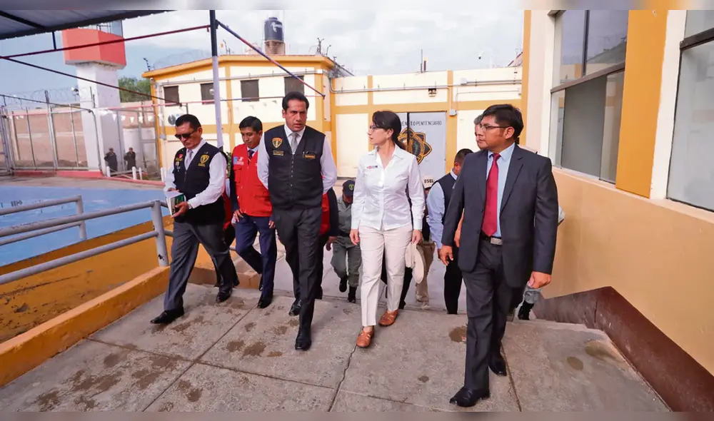 Riesgo. Ministra de Justicia recorrió las instalaciones del recinto penitenciario, donde más de 300 internos tienen tuberculosis. Riesgo. Ministra de Justicia recorrió las instalaciones del recinto penitenciario, donde más de 300 internos tienen tuberculosis.