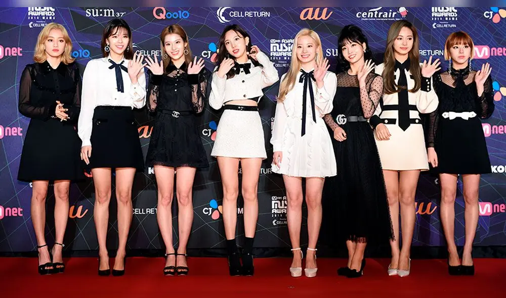 Girls' Generation; también conocido como SNSD es un girl group formado por el sello discográfico S.M. Entertainment en 2007