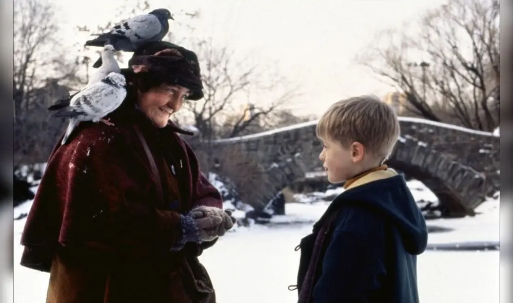 Macaulay Culkin and Brenda Fricker in Mi Pobre Angelito Home Alone 2: Lost in New York