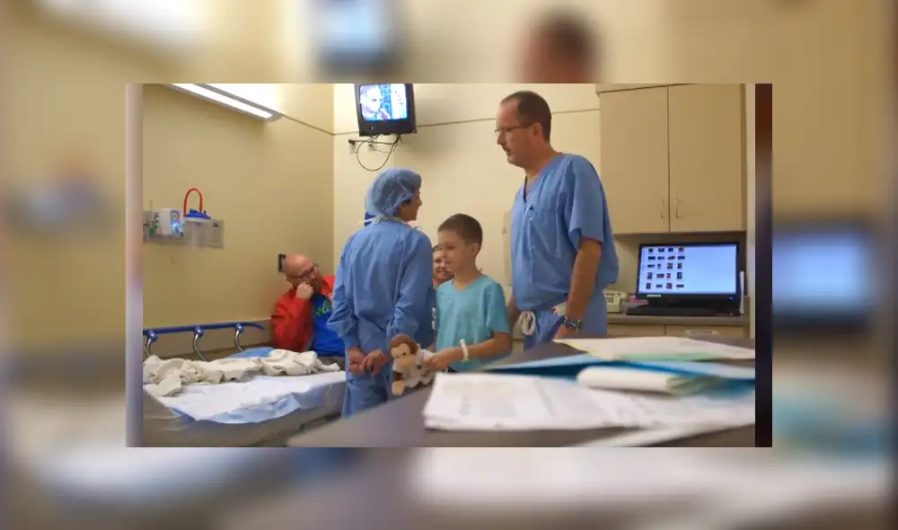 Vía Facebook, se ha hecho viral un cirujano pediátrico que se ha ganado la admiración de todos con sus singulares dibujos de los personajes favoritos de sus pacientes Vía Facebook, se ha hecho viral un cirujano pediátrico que se ha ganado la admiración de todos con sus singulares dibujos de los personajes favoritos de sus pacientes