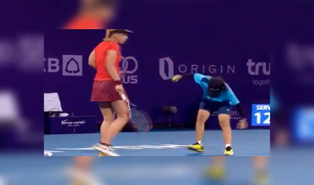 YouTube viral: recogebolas mata insecto que tenista intenta retirar con delicadeza [VIDEO]