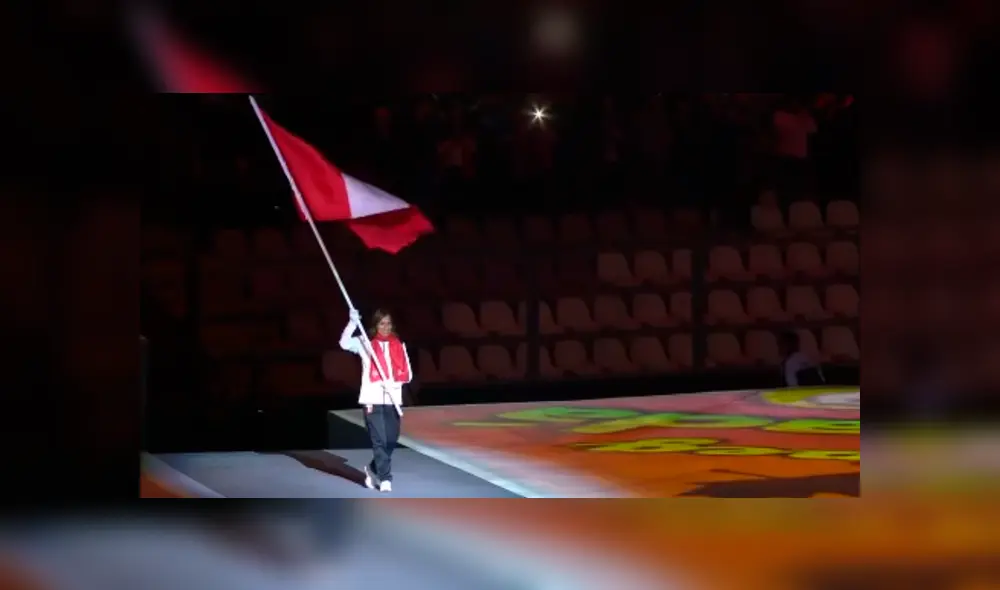 Gladys Tejeda llevó la bandera nacional en la clausura de Lima 2019. Foto: Captura/ESPN