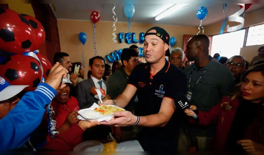 George Forsyth celebra a lo grande su cumpleaños tras denuncia de Vanessa Terkes