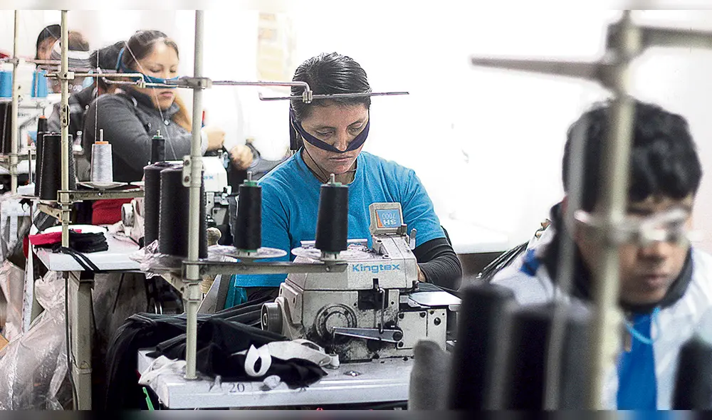 Mujeres informales ganan 3 veces menos que formales