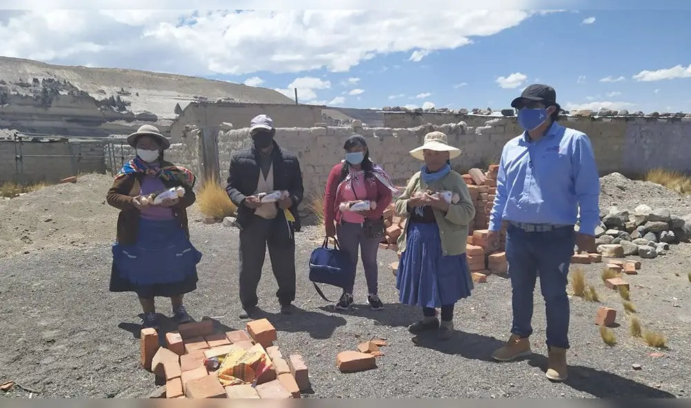 Entregan huevos a 4.000 metros en una de las comunidades más pobres de Arequipa. Foto: Difusión Entregan huevos a 4.000 metros en una de las comunidades más pobres de Arequipa. Foto: Difusión