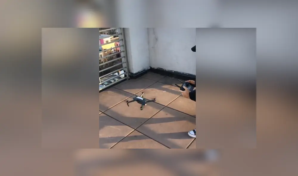 En TikTok se hizo viral el momento en que un joven usa un dron para enviarle su número telefónico a su vecina.
