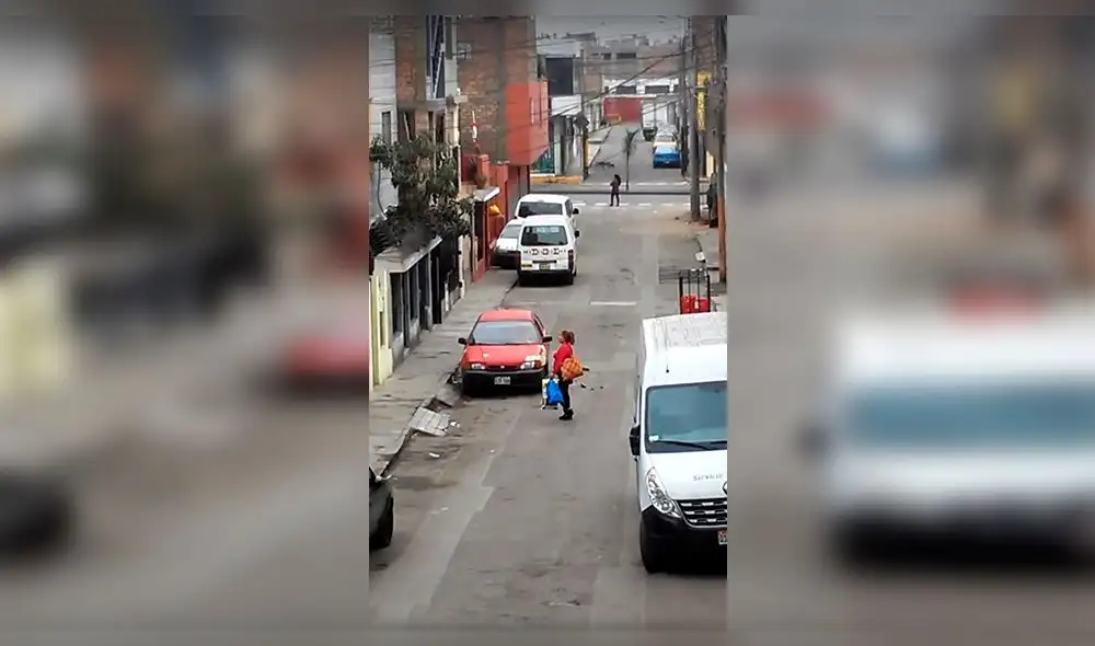 Facebook: mujer decide ir a reclamar, pero su reacción deja impresionados a todos [VIDEO]
