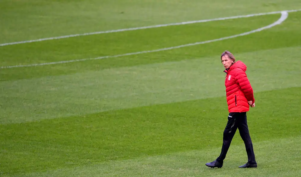 Ricardo Gareca continúa con sus trabajos en la selección peruana pese al coronavirus. | Foto: AFP