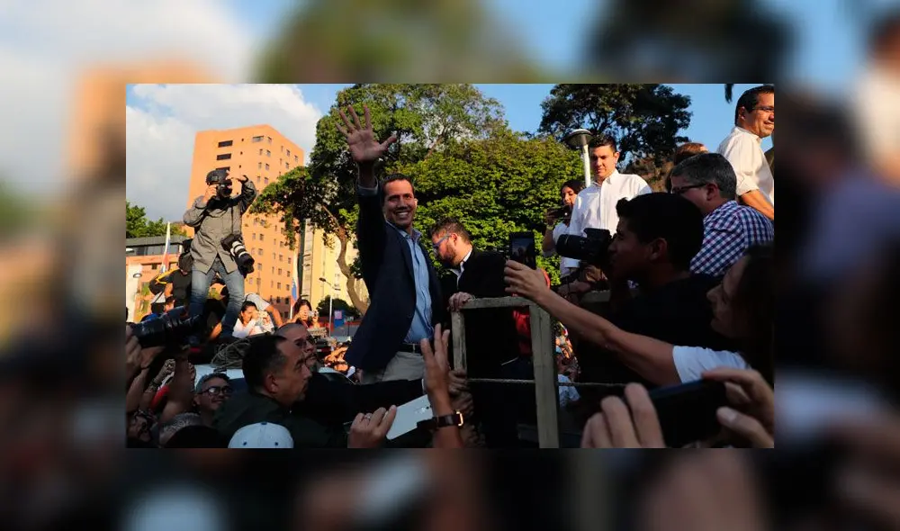 Guaidó lidera "Operación Libertad" y señala que intervención militar es "prematura" según aliados
