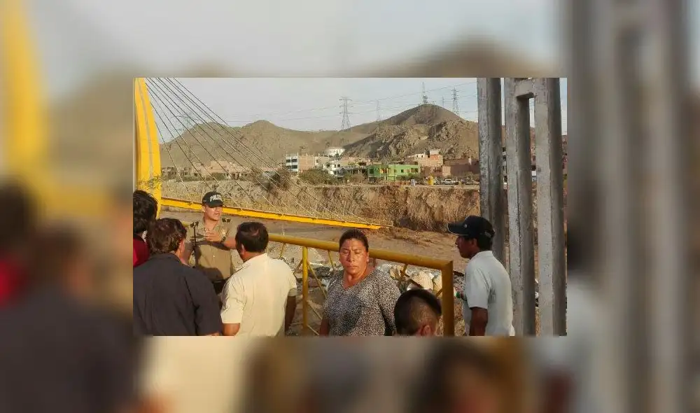 SJL: Puente Talavera colapsa tras aumento de caudal del río Huaycoloro