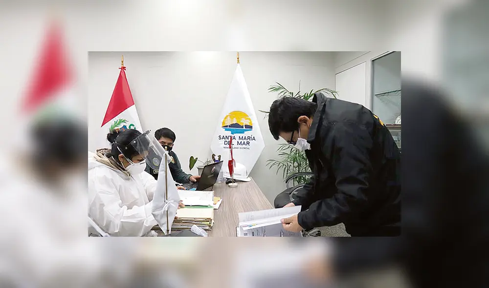 Operativo. Agentes de la Policía y la Fiscalía intervinieron ocho viviendas y el municipio. Operativo. Agentes de la Policía y la Fiscalía intervinieron ocho viviendas y el municipio.