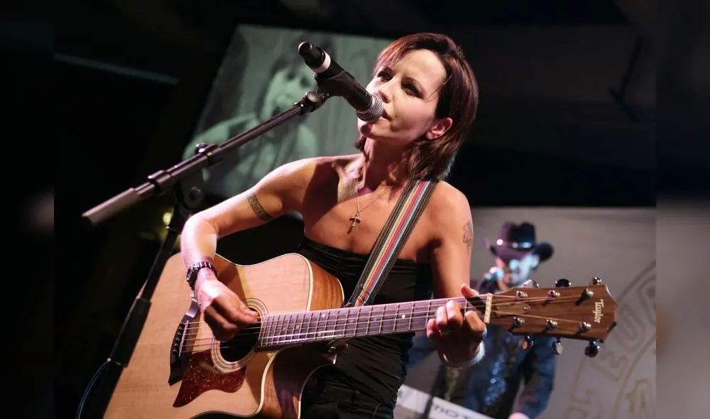 Dan último adiós a cantante Dolores O’Riordan en Irlanda