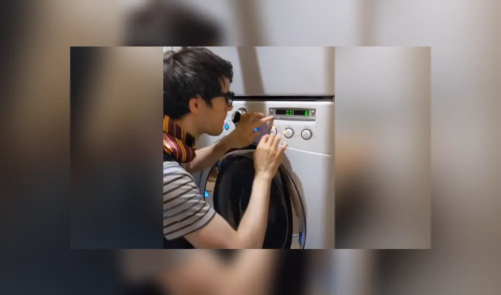 A través de TikTok se hizo viral una escena en la que un joven toca el tema de Harry Potter con su lavadora. A través de TikTok se hizo viral una escena en la que un joven toca el tema de Harry Potter con su lavadora.