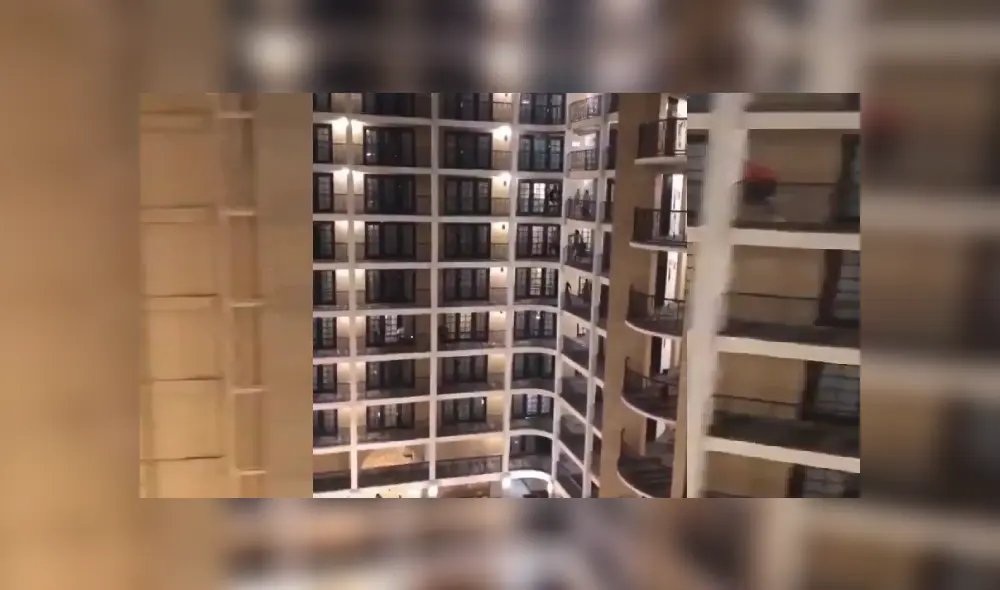 Desliza las imágenes para ver la peculiar carrera que se hizo viral en Facebook.