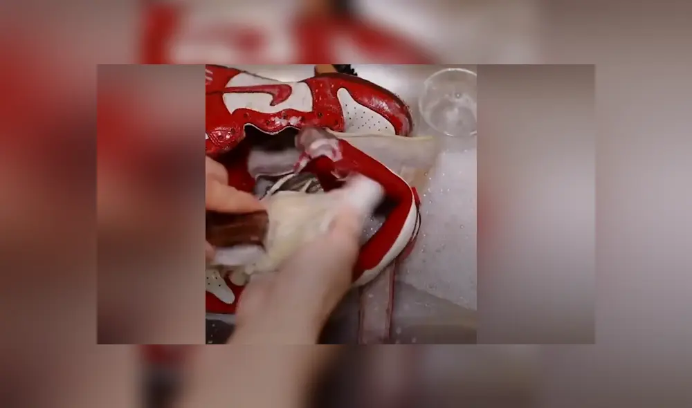 A través de Facebook se hizo viral la increíble transformación de una zapatillas que fueron encontrada cubiertas de lodo.