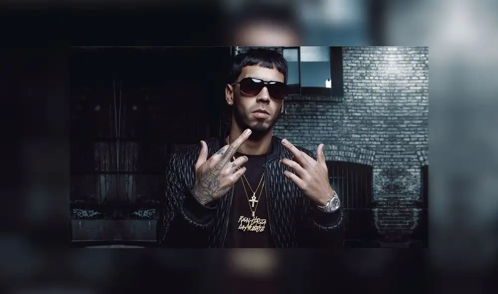 Anuel AA causa el repudio de fans por lucirse con lujoso Lamborghini