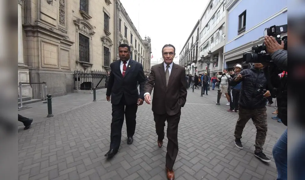 Gritan a Héctor Becerril que se someta a examen toxicológico [VIDEO]