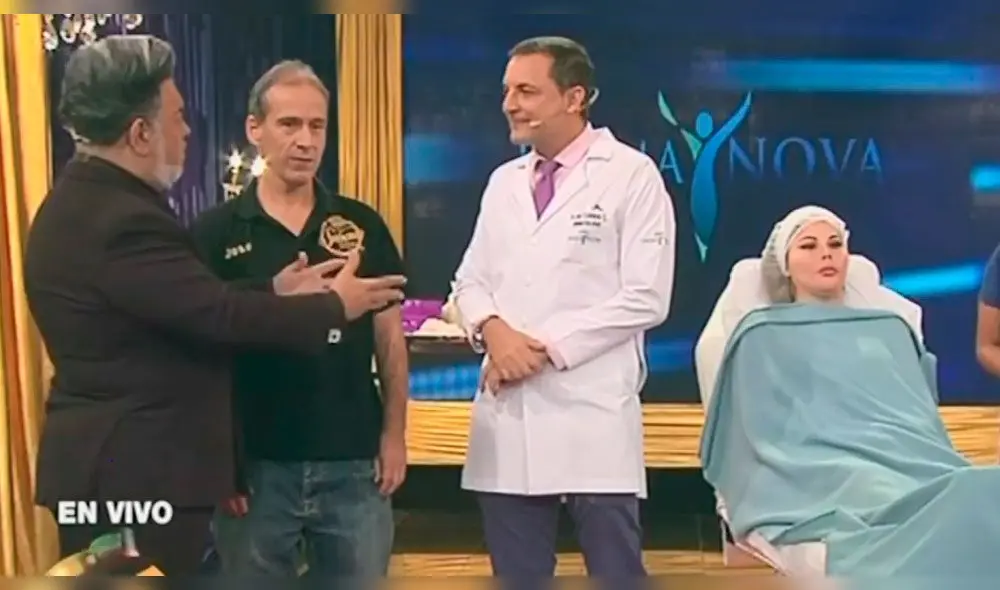 Andrés Hurtado se burla de su productor en pleno programa Foto: captura