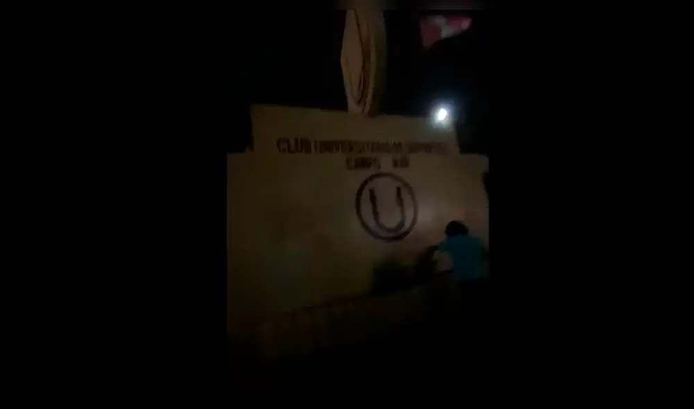 Universitario: queman el frontis de Campo Mar en horas de la madrugada.